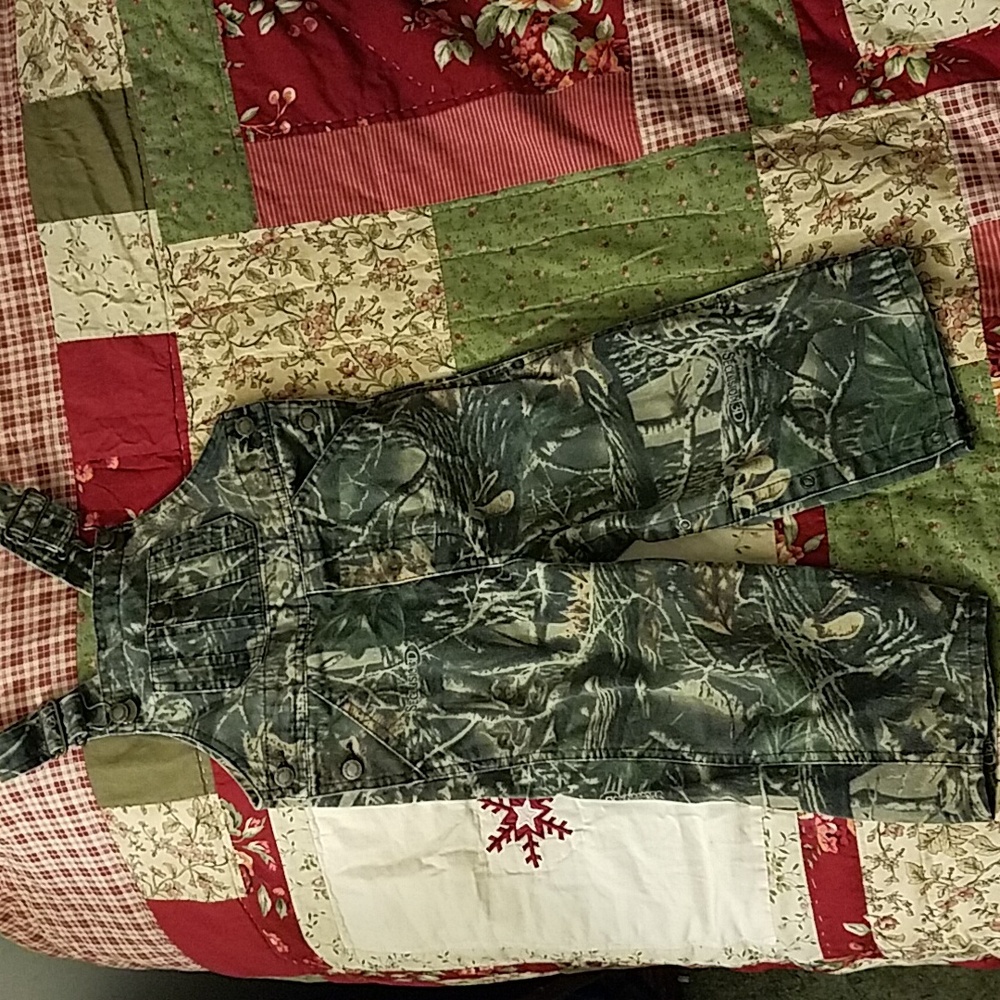 Cabela's Size 2T Overalls